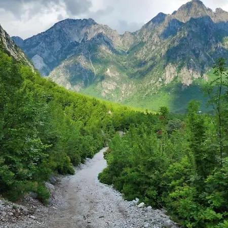 Bujtina Carku Casa de hóspedes *
