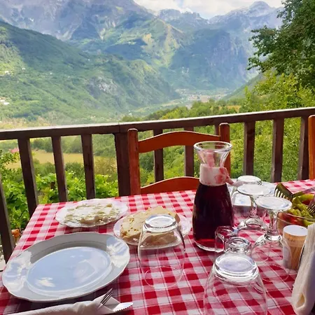 Bujtina Carku Maison d'hôtes *