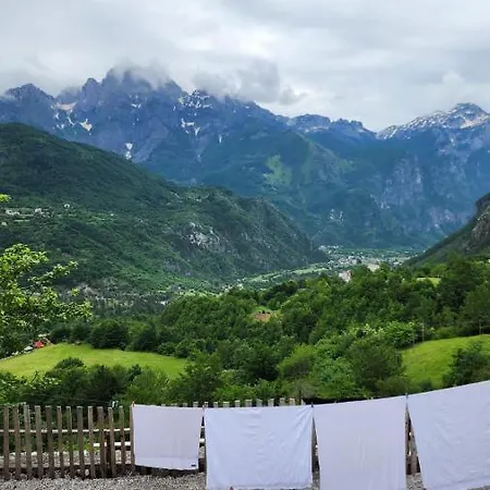 Bujtina Carku *
