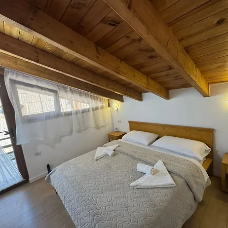 Bujtina Carku Guest house *