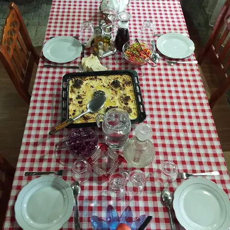Bujtina Carku *