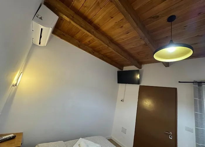 Vendégház Bujtina Carku *